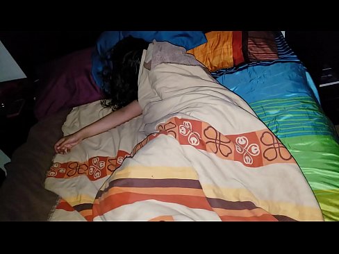 ❤️ Fillastro reprendendo á súa nova madrasta mentres ela dorme. ️ Só porno en % gl.rexporn-com.ru % ❌️